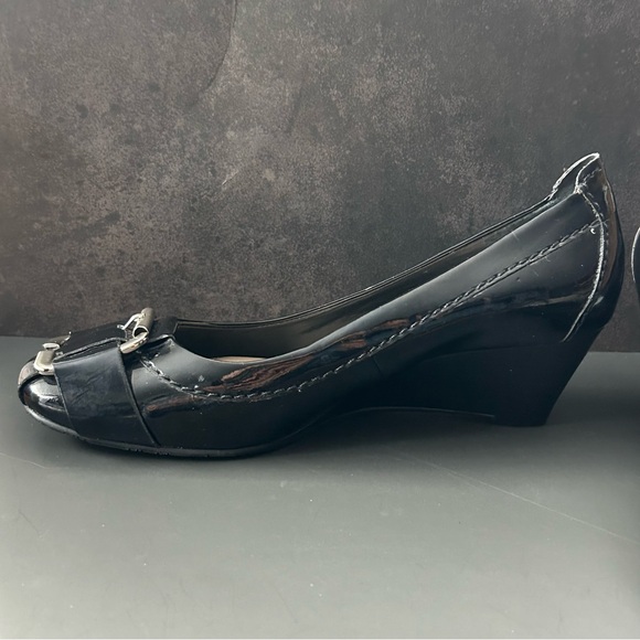 Nine West Tuffy Black Patent Wedge Shoes with Buckles Size 6.5 - Picture 3 of 8